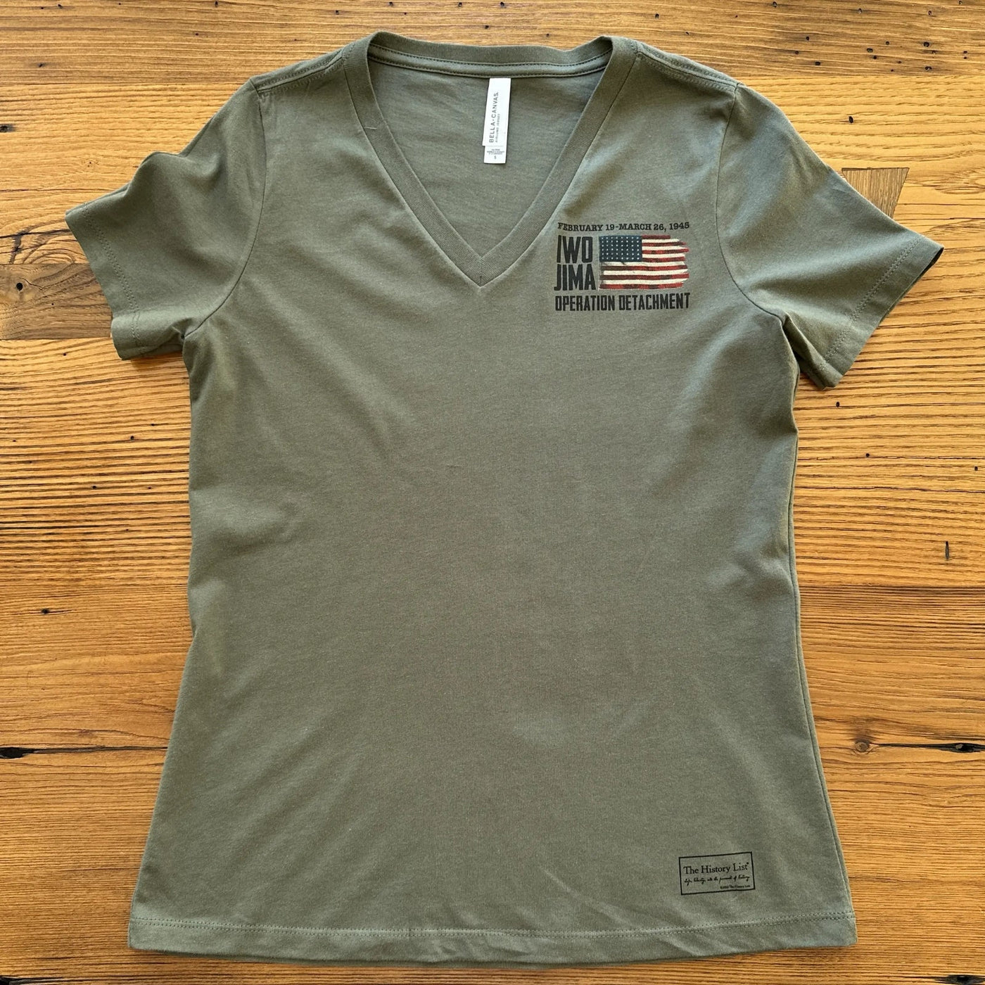 Flag raising on Mount Suribachi - 80th Anniversary of the Battle of Iwo Jima Women's v-neck shirt